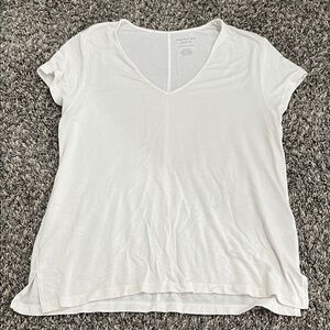 American Eagle Outfitters White V-Neck Short Sleeve Tee
